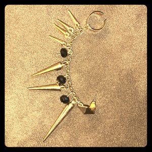 Single layered earring